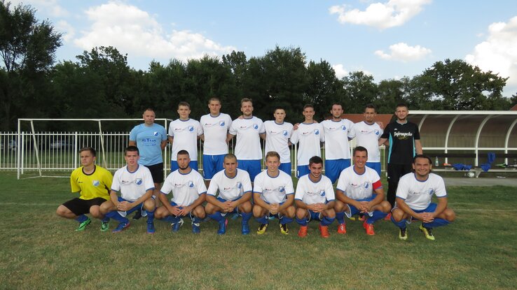 Az adai felnőttcsapat Berec Csaba edzővel (Csincsik Zsolt felvétele)