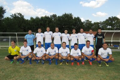 Az adai felnőttcsapat Berec Csaba edzővel (Csincsik Zsolt felvétele)