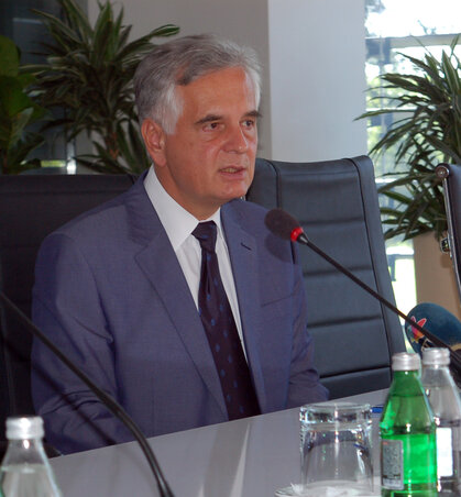 Dr. Dušan Nikolić Dr. Dušan Nikolić