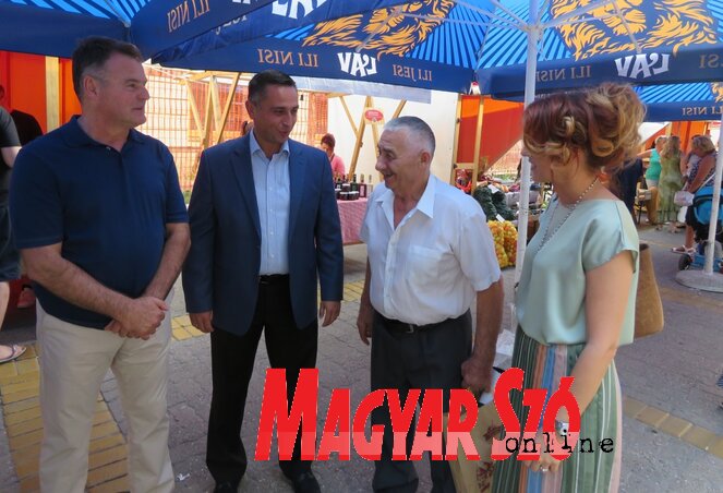 Branislav Joka és Srđan Samardžić Richter Lajossal beszélget (Fotó: Patyi Szilárd)