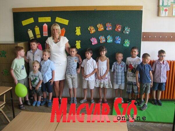 A József Attila Általános Iskola magyar tannyelvű tagozatba járó elsősei