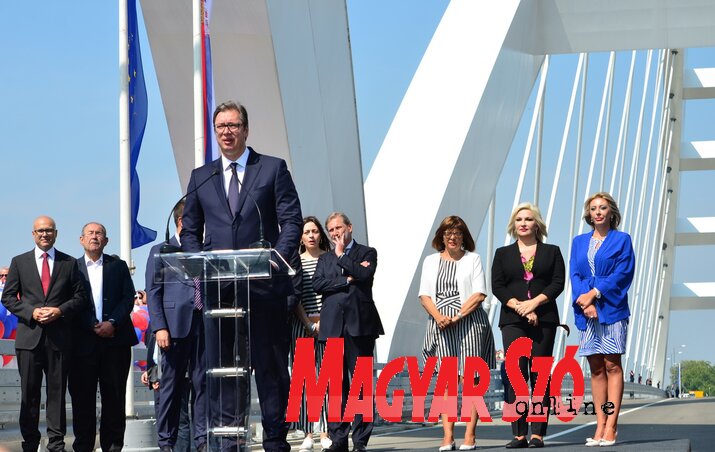 Vučić mond beszédet a hídavatón (Dávid Csilla felvétele)