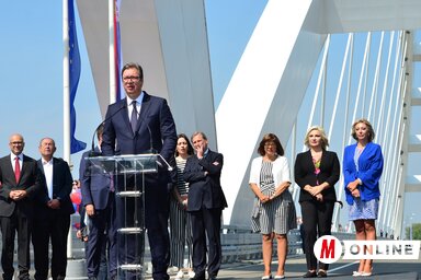 Vučić mond beszédet a hídavatón (Dávid Csilla felvétele)
