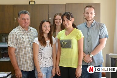 A fiatal élsportolók és az önkormányzat képviselői (Lakatos János felvétele)