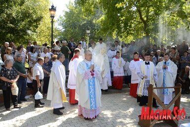 A püspöki szentmise a Szentkúton (Archív felvétel)