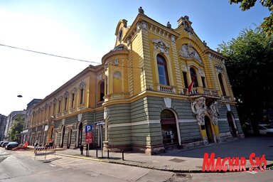 A könyvtár épülete 1896-ban épült, Raichle Frenc tervei alapján (Gergely Árpád felvétele)