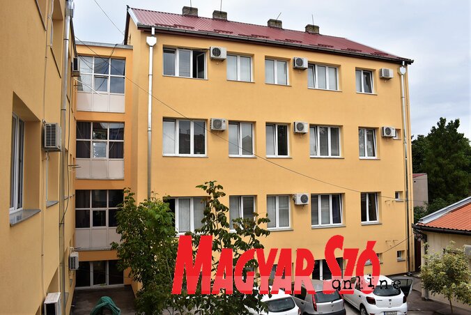 A homlokzat is megújult (Lennert Móger Tímea felvétele) A homlokzat is megújult (Lennert Móger Tímea felvétele)
