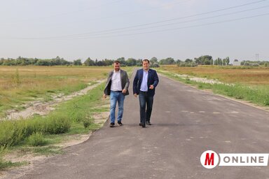 Marko Zdero és Fejsztámer Róbert az új útszakasz megtekintésekor