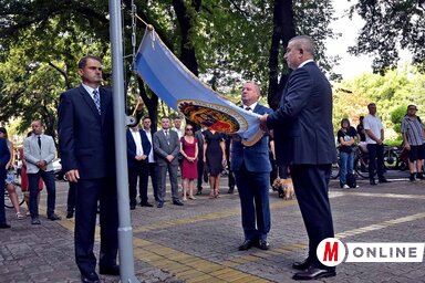 Ünnepélyes zászlófelvonás Bogdan Laban és Bunford Tivadar részvételével (Gergely Árpád felvétele)