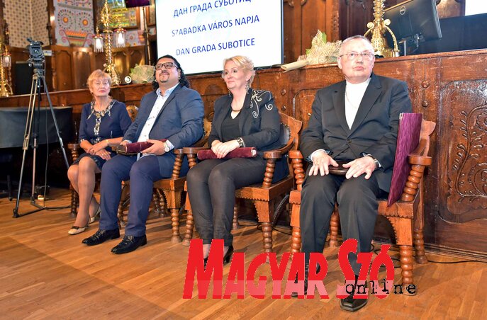 A város idei kitüntetettjei: Slavica Tot Lučić, Miloš Nikolić, Branka Bešlić és Pénzes János  (Gergely Árpád felvétele)