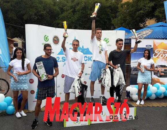 A férfi félmaratonosok mezőnyének legjobbjai (Fotó: Benedek Miklós)