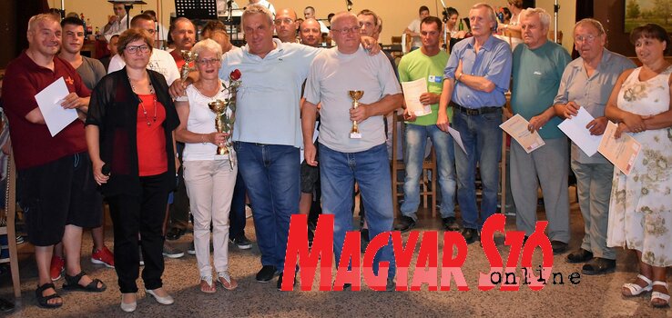 A versenyek díjazottjai és a közösségi munka kitüntetettjei A versenyek díjazottjai és a közösségi munka kitüntetettjei