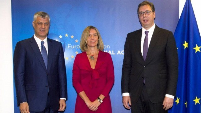 Hashim Thaçi, Federica Mogherini és Aleksandar Vučić (Fotó: Beta)