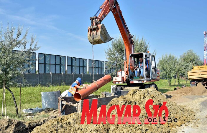 A kisbajmoki helyi közösségben csatornahálózat kiépítése folyik (Fotó: Gergely Árpád)