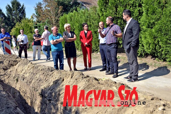 Makkhetesen másfél kilométernyi új vízvezeték-hálózat készül (Fotó: Gergely Árpád)