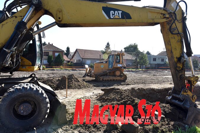 Mintegy 700 millió dinárba kerül a sugárút kiépítése (Ótos András felvétele)