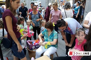 A lufihajtogatás az utcán zajlott (Homolya Horvát Ágnes felvétele)