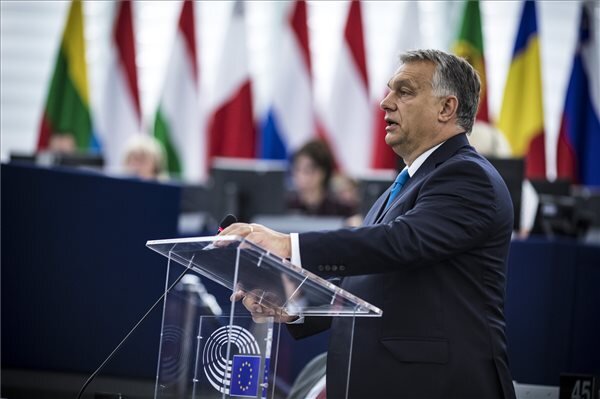 Orbán Viktor miniszterelnök felszólal az Európai Parlament vitáján (Fotó: MTI)