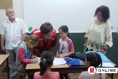 Kedden Martonoson osztottak tanszercsomagokat (Jenei Klementina felvétele)