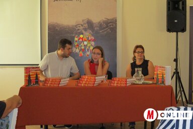 Negyela László Márk, Gazsó Hargita és Hicsik Dóra a topolyai könyvbemutatón (Sihelnik Ágnes felvétele)