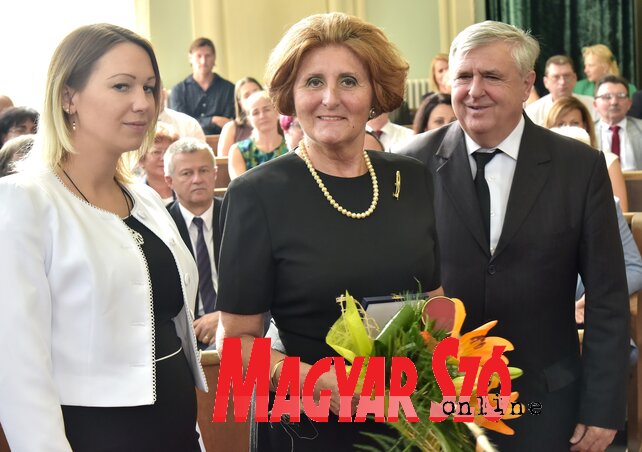 Az életműdíjat Czegledi Rudolftól és Balo Tatjanától vette át (Gergely József felvétele) Az életműdíjat Czegledi Rudolftól és Balo Tatjanától vette át (Gergely József felvétele)