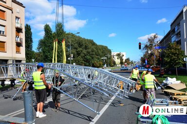 Épül a színpad, újabb forgalomkorlátozás a belvárosban (Dávid Csilla felvétele)