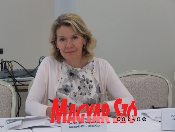 Rozalija Ekres, direktor Mađar so-a na potpisivanju ugovora