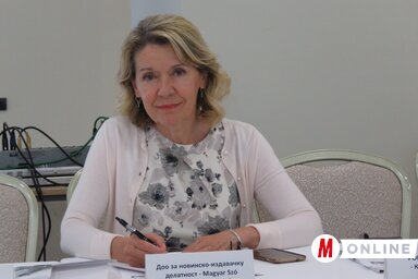 Rozalija Ekres, direktor Mađar so-a na potpisivanju ugovora