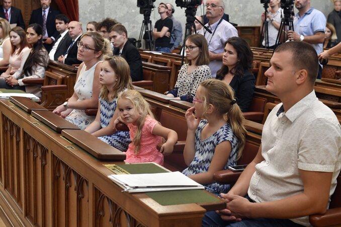 Résztvevők az Országházban tartott rendezvényen (fotó: MTI)