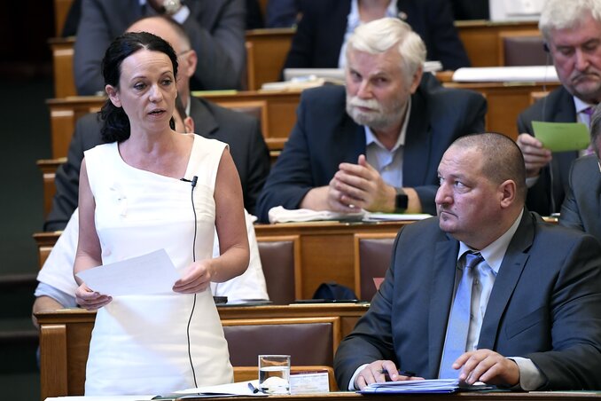 szabó Tímea, a Párbeszéd frakcióvezetője reagál orbán viktor napirend előtti felszólalására (fotó: MTI) szabó Tímea, a Párbeszéd frakcióvezetője reagál orbán viktor napirend előtti felszólalására (fotó: MTI)
