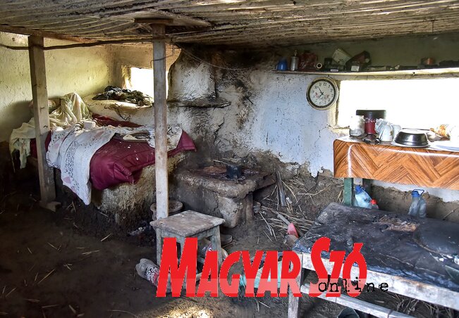 Lakatlan halásztanya, ahol az idő (óra) is megállt (Fotó: Gergely József) Lakatlan halásztanya, ahol az idő (óra) is megállt (Fotó: Gergely József)