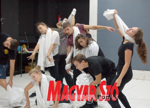 A Tom Sawyer kalandjai c. előadás próbáján A Tom Sawyer kalandjai c. előadás próbáján