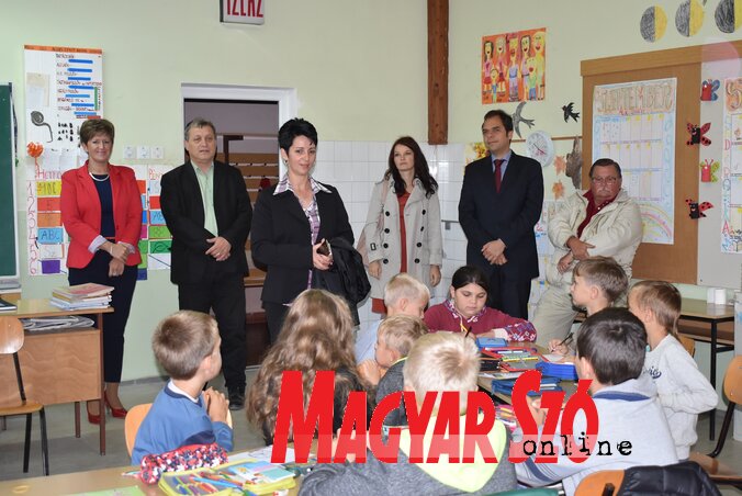Blagojević Mária igazgató köszönti a vendégeket (Fotó: Lennert Móger Tímea)