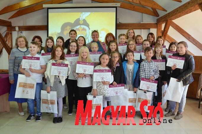 Az Aranyeső fellépői, szervezői és zsűrije (Lakatos János felvétele)