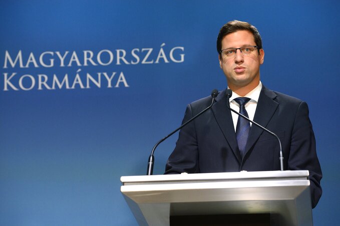 Gulyás Gergely kampányfogásról beszél (fotó:MTI)