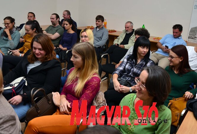 A jó hangulatú, beszélgetős est közönsége (Dávid Csilla felvétele)