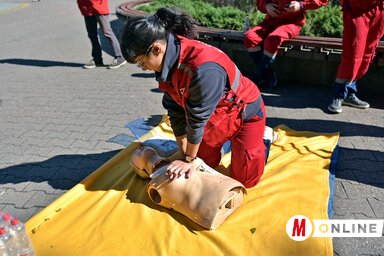 Fontos elsajátítani az újraélesztési ismereteket (Fotó: Gergely Árpád illusztrációja)