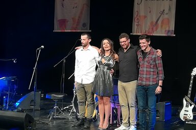 Ivana Vukmirović és zenésztársai a Jadran színpadon köszöntik a közönséget