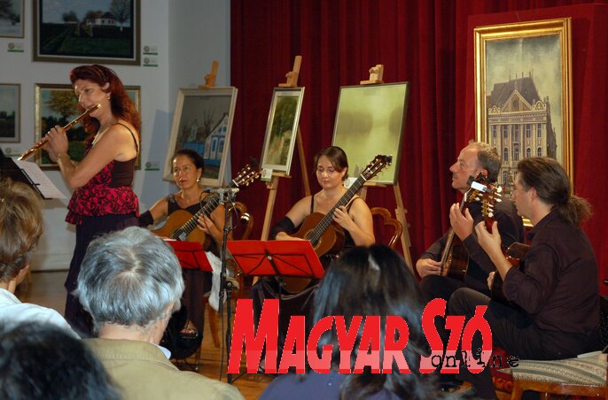 Az Athanor gitárkvartett – Maria Francesca Arcidiacono, Elisabetta Biondi, Mario Milosa és Fulvio Sain –, valamint Luisa Sello fuvolaművésznő (Bozsoki Valéria felvétele)