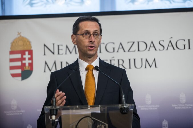 Varga Mihály nemzetgazdasági miniszter sajtótájékoztatót tart (Fotó: MTI)