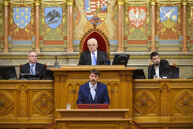 Áder János megnyitó felszólalását tartja (fotó: MTI)