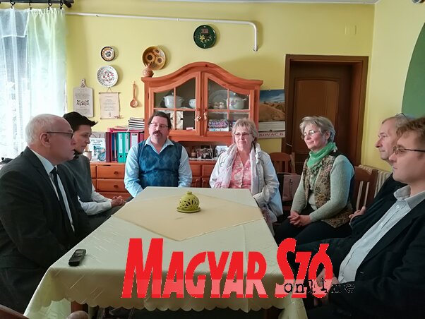 Látogatóban a Dr. Kiss Imre Művelődési Kört vezető Csasznyi házaspárnál (Fehér Rózsa felvétele)