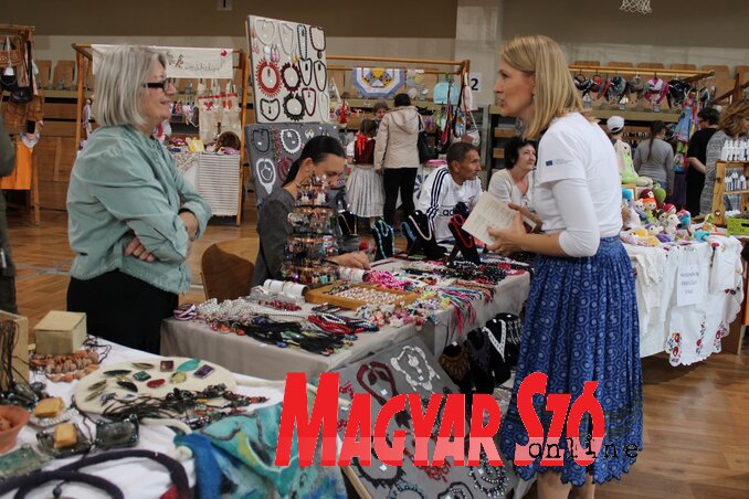 Kézműves kirakodóvásár (Szabó Nóra felvétele) Kézműves kirakodóvásár (Szabó Nóra felvétele)