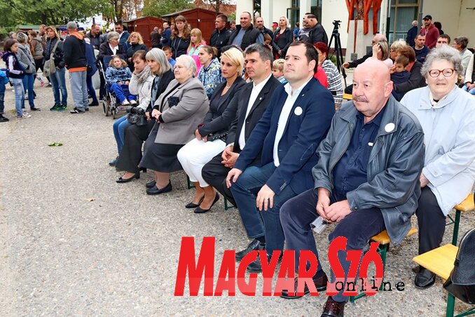 A művelődési műsorra is sokan voltak kíváncsiak (Puskás Károly felvétele) A művelődési műsorra is sokan voltak kíváncsiak (Puskás Károly felvétele)