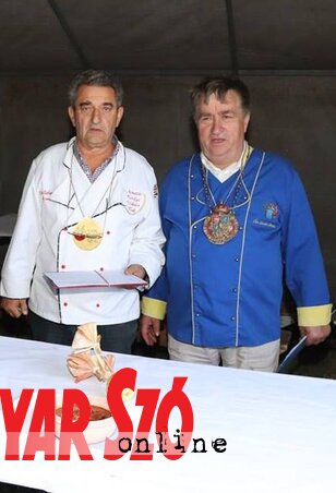 Szecsei Szilveszter és Ősz Szabó Imre bírálták el a pörkölteket (Puskás Károly felvétele) Szecsei Szilveszter és Ősz Szabó Imre bírálták el a pörkölteket (Puskás Károly felvétele)