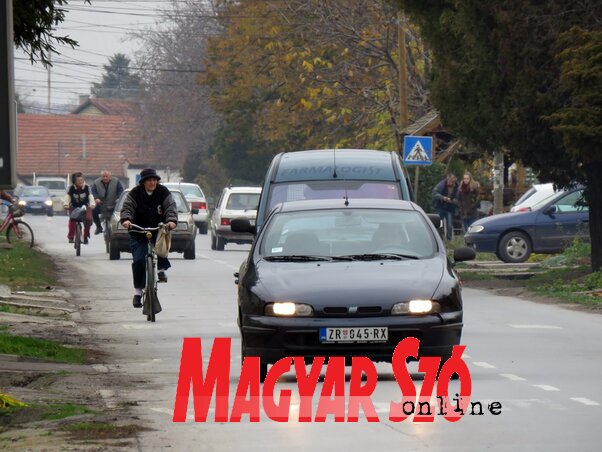 Mindenki biztonságát szolgálná a kerékpárút (Fotó: Kecskés István)