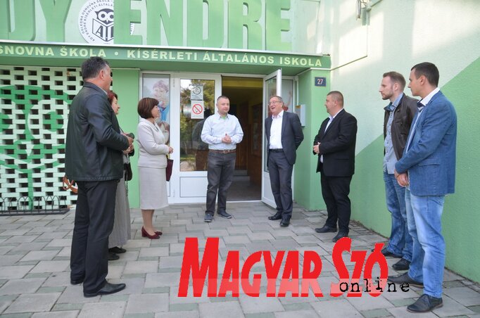 Fülöp Valentin fogadja a vendégeket (Lakatos János felvétele)