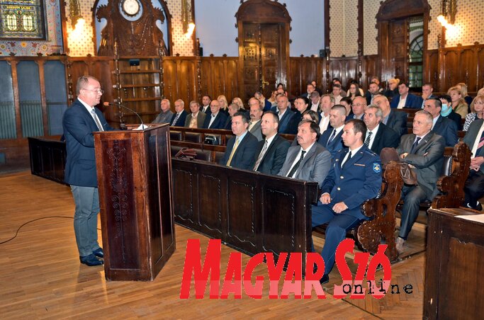 Bunford Tivadar beszél a díszülésen (Gergely Árpád felvétele)