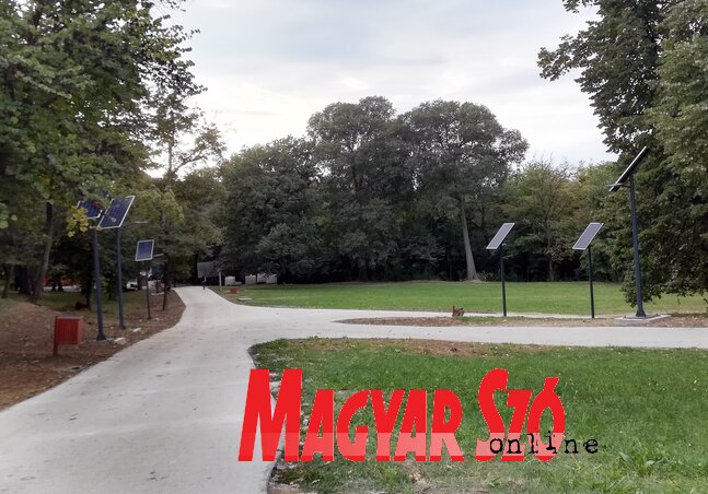 Befejeződött a Kamenicai park felújításának az első fázisa, megújultak az útfelületek, játszótér épült, padokat helyeztek el (Dávid Csilla felvétele)