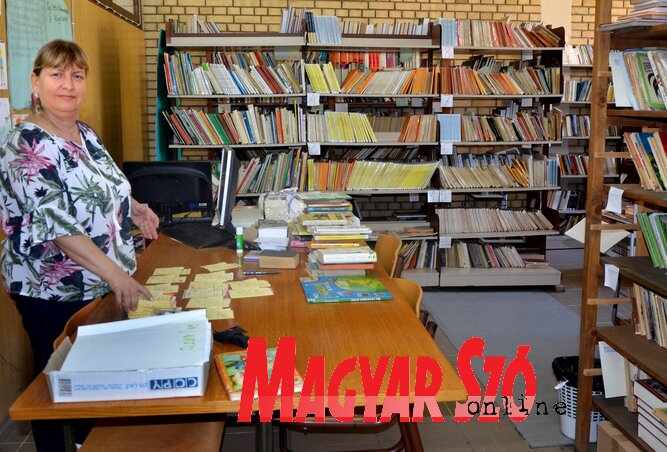 Uzon Anna: Mintegy 6500 cím található az iskolakönyvtárban (Fotó: Dávid Csilla) Uzon Anna: Mintegy 6500 cím található az iskolakönyvtárban (Fotó: Dávid Csilla)